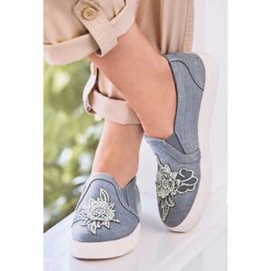 COMFORTVIEW Womens Sz 10 Blue Denim Slip On SKLYA Embroidered Athletic Shoes NEW